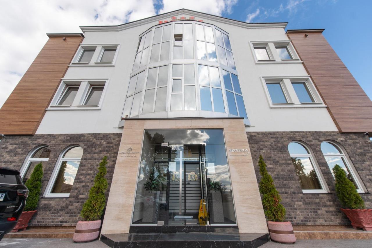 Hotel Stari Krovovi Veternik Dış mekan fotoğraf