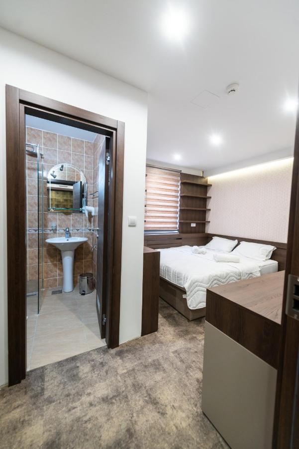 Hotel Stari Krovovi Veternik Dış mekan fotoğraf