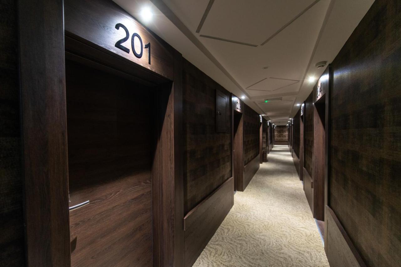 Hotel Stari Krovovi Veternik Dış mekan fotoğraf