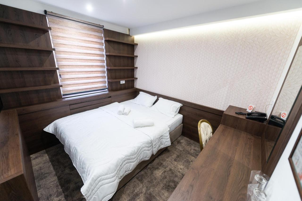 Hotel Stari Krovovi Veternik Dış mekan fotoğraf