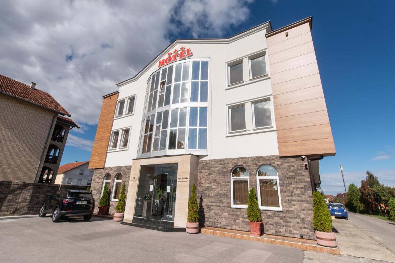 Hotel Stari Krovovi Veternik Dış mekan fotoğraf