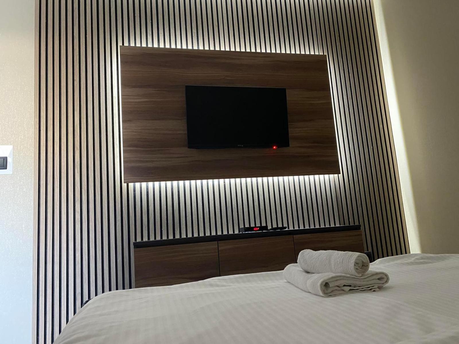 Hotel Stari Krovovi Veternik Dış mekan fotoğraf