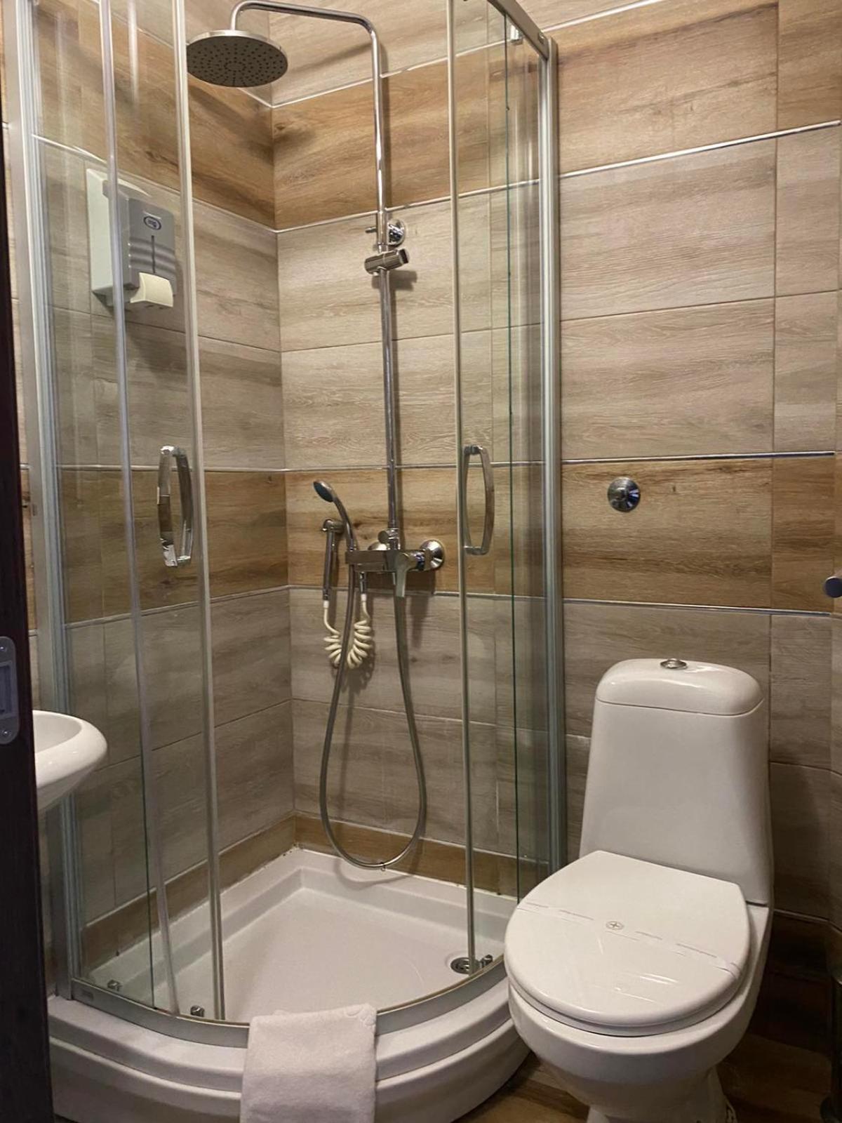 Hotel Stari Krovovi Veternik Dış mekan fotoğraf