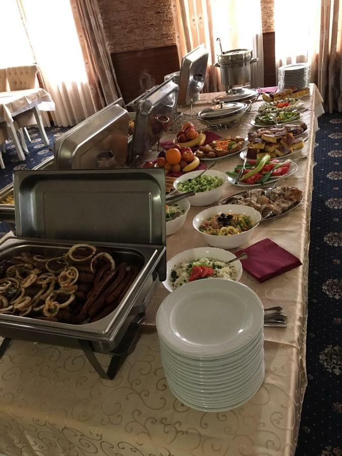 Hotel Stari Krovovi Veternik Dış mekan fotoğraf