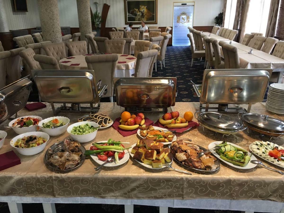 Hotel Stari Krovovi Veternik Dış mekan fotoğraf