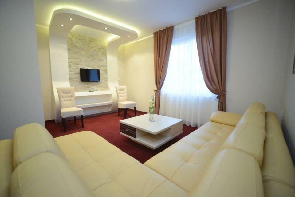 Hotel Stari Krovovi Veternik Dış mekan fotoğraf