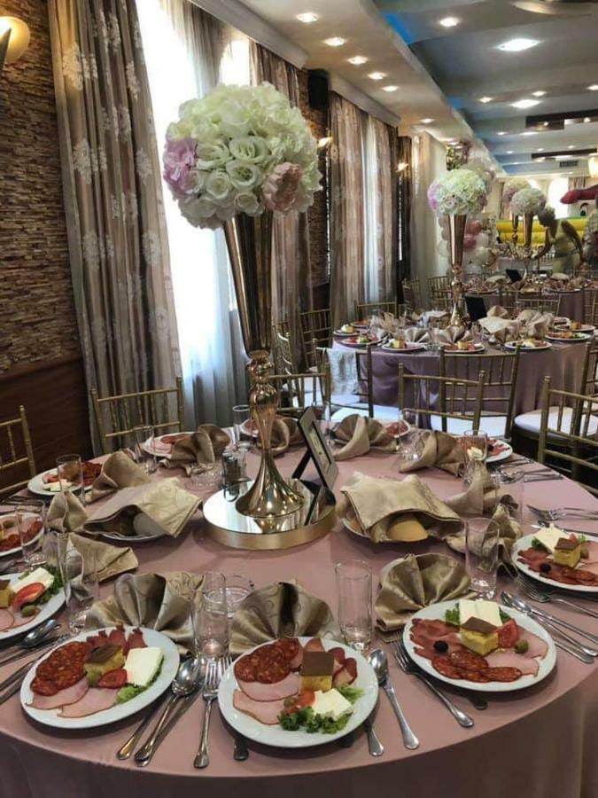 Hotel Stari Krovovi Veternik Dış mekan fotoğraf